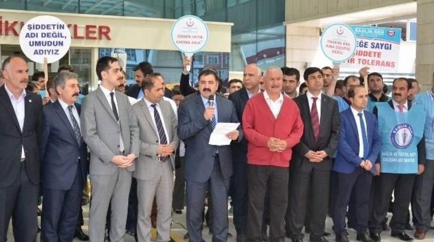 Sağlık &Ccedil;alışanları &rsquo;şiddeti&rsquo; Protesto Etti