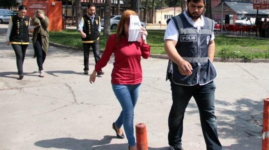 Polisten M&uuml;şteri Kılığında Fuhuş Baskını