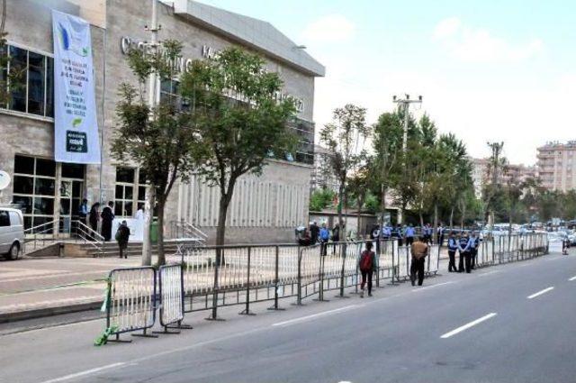 'bariyerli Korumalı' Kobani'yi Inşa Konferasında, Sınır Kapılarının Açılması Istendi