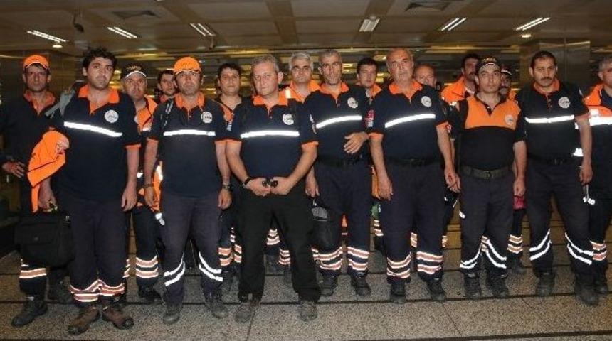 Nepal&rsquo;e Giden Afad Ve Akut Ekipleri Yurda Y&ouml;nd&uuml;