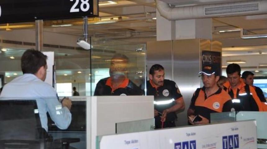 Yardım Ekipleri Afad Ve Akut D&ouml;nd&uuml;