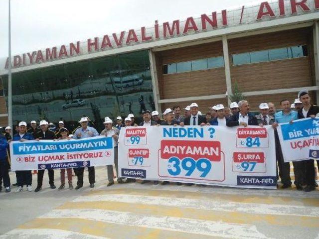 Adıyaman Havaalanı'nda 'pahalı Uçak Bileti' Protestosu