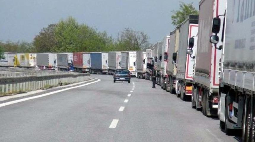 Bulgaristan'da 'r&uuml;şvet' Operasyonu, Kapıkule'de 15 Kilometre Tır Kuyruğuna Neden Oldu