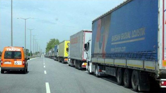 Bulgaristan da  r&uuml;şvet  Operasyonu, Kapıkule de 15 Kilometre Tır Kuyruğuna Neden Oldu 1