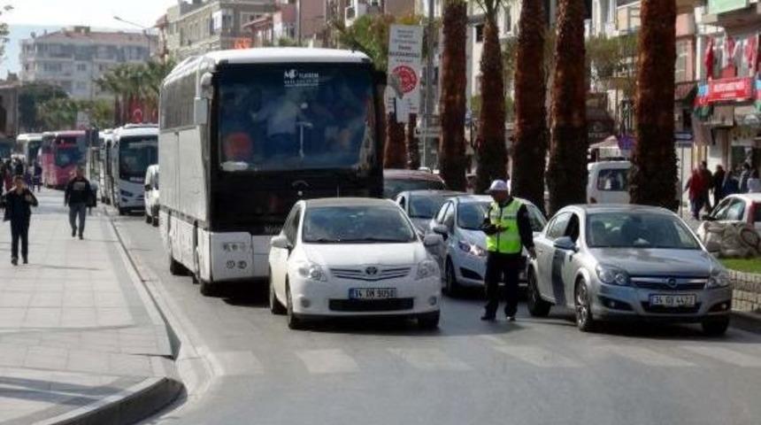 &Ccedil;anakkale Iskelesinde Ara&ccedil; Yoğunluğu