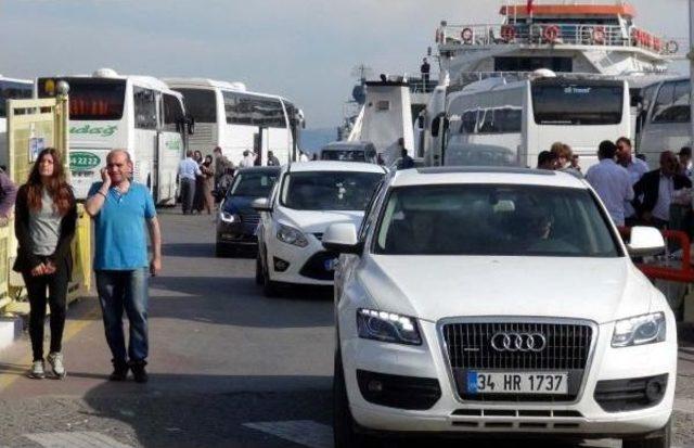 &Ccedil;anakkale Iskelesinde Ara&ccedil; Yoğunluğu 2