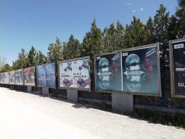 Tepki Alan Kanlı Musluk Afişleri Değiştirildi 1