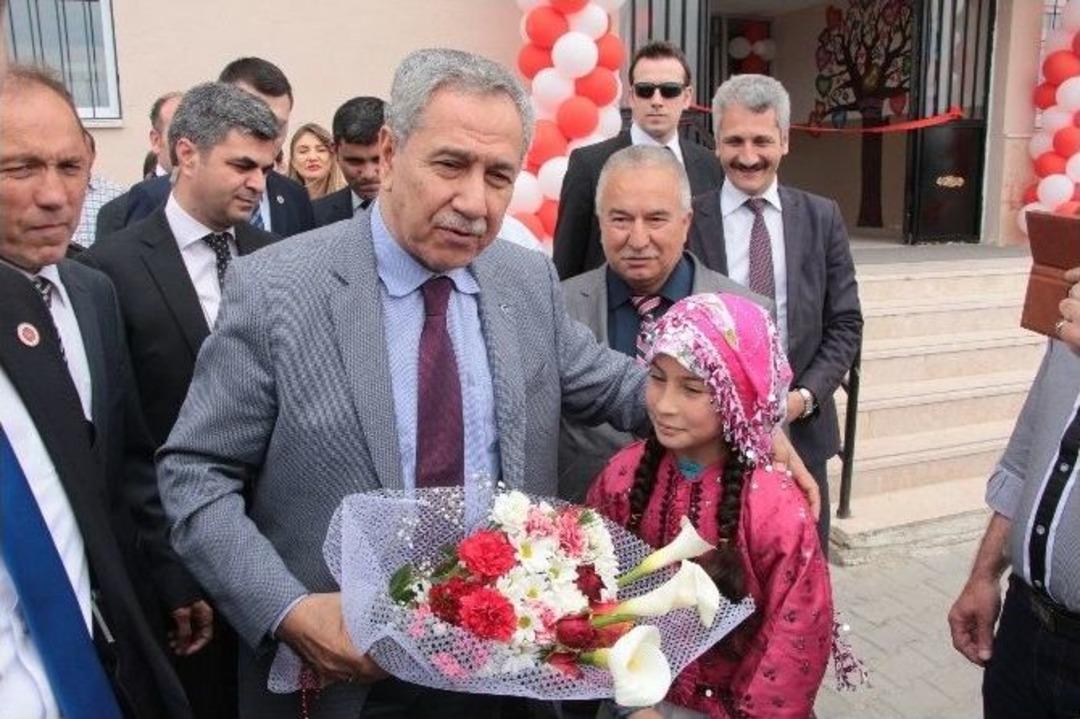 Arın&ccedil;, Mikrofonun Azizliğine Uğrayınca Esprileri Patlattı
