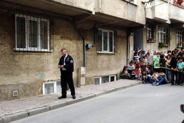 Bağcılar’Da Suriyeli Bir Kişi Evinde Öldürülmüş Olarak Bulundu