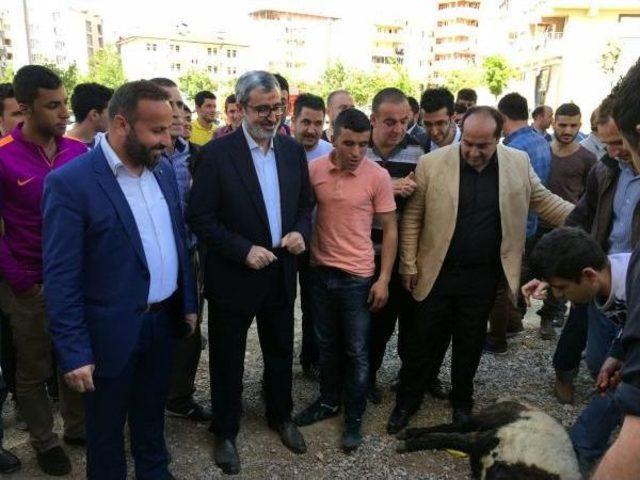 Fadıl Akgündüz, Halaylarla Seçim Bürosu Açtı 1