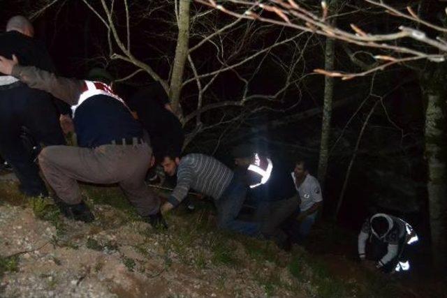 Virajı Alamayan Cip U&ccedil;uruma Yuvarlandı: 2 &Ouml;l&uuml;, 1 Yaralı 1