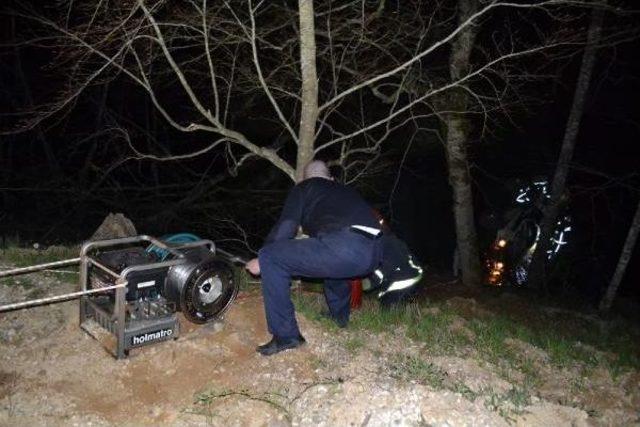 Virajı Alamayan Cip U&ccedil;uruma Yuvarlandı: 2 &Ouml;l&uuml;, 1 Yaralı 2