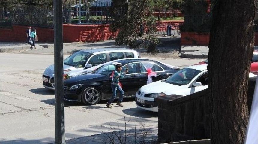 Bahşiş Alabilmek İ&ccedil;in Canını Ortaya Koydu