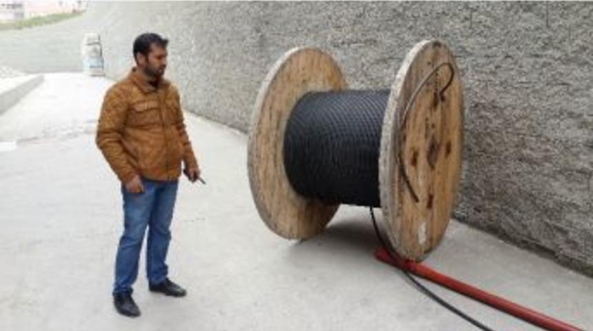 Hırsız Şantiyeden 5 Bin Liralık Kablo &Ccedil;aldı