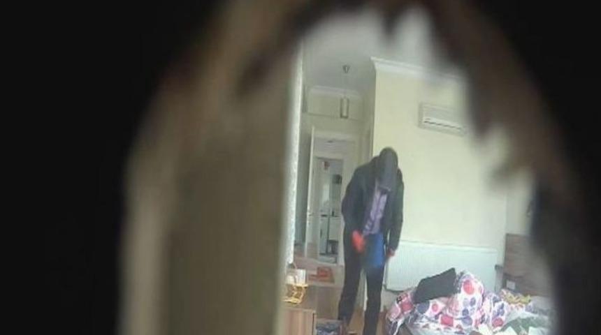 Evinde Kaybolan Ziynet Eşyalarını &Ccedil;alanı Gizli Kamerayla Yakalattı