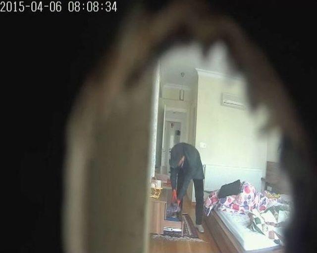 Evinde Kaybolan Ziynet Eşyalarını &Ccedil;alanı Gizli Kamerayla Yakalattı 1