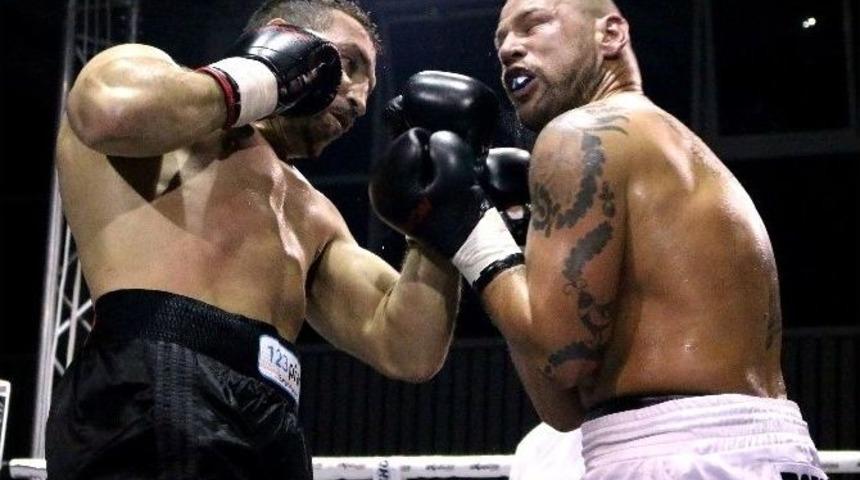 Fırat Arslan Rakibini Devirdi