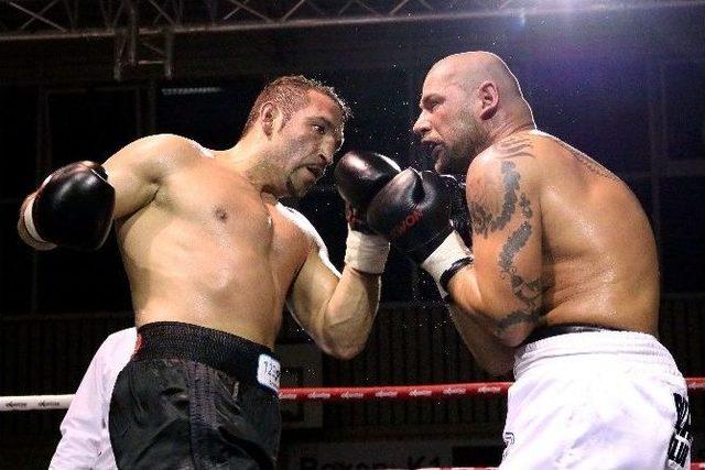 Fırat Arslan Rakibini Devirdi 2