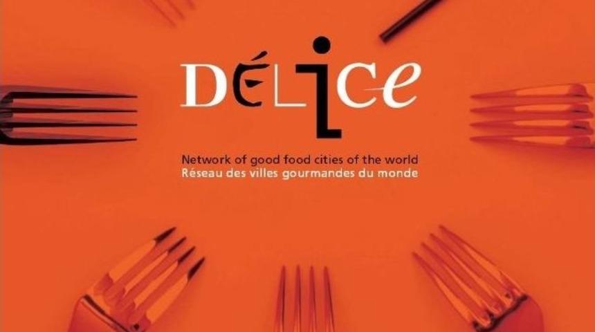 İzmir, D&uuml;nya Kentleri Arasında