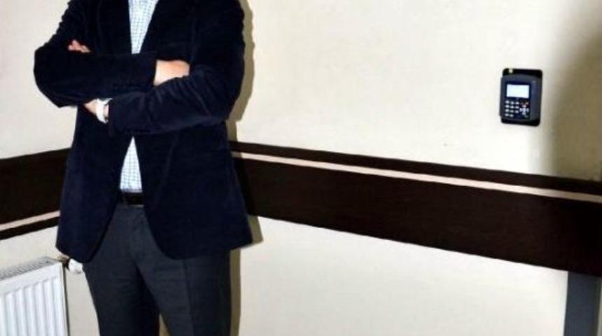 Do&ccedil;.dr. &Ouml;zg&uuml;r Y&ouml;r&uuml;k: Sağırlık Artık Kader Değil