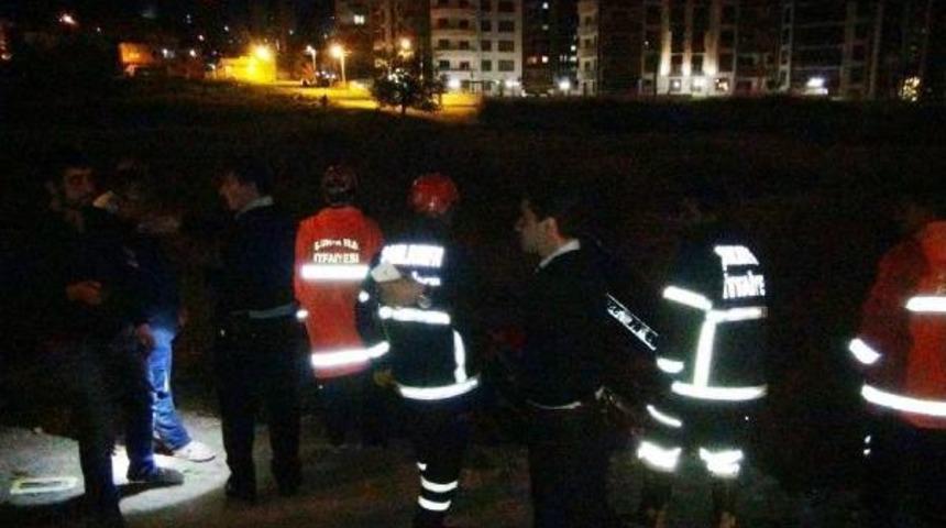 Otomobil Ağaca &Ccedil;arptı: 3 Yaralı