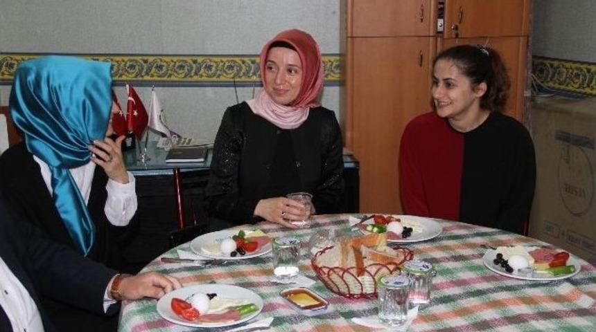 Ak Parti Adayı Benli: "mahallede Yaşıyorum, Otob&uuml;se, Minib&uuml;se, Metrob&uuml;se Biniyorum"