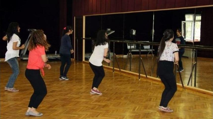 Gaziantep&rsquo;te &Ouml;ğrenciler Zumba İle Motive Ediliyor