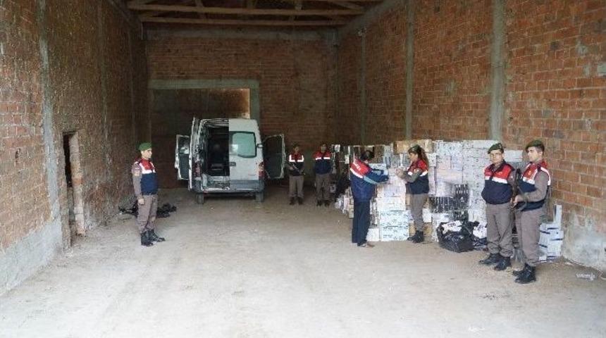 Arnavutk&ouml;y&rsquo;de 700 Bin Tl&rsquo;lik Ka&ccedil;ak Sigara Ele Ge&ccedil;irildi