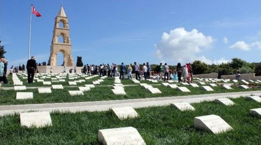 Şehitliklere Ziyaret&ccedil;i Akını