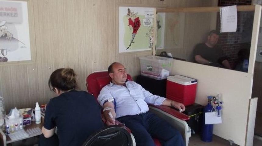 Kızılay&rsquo;a D&ouml;rt Ayda 650 &Uuml;nite Kan Bağışı