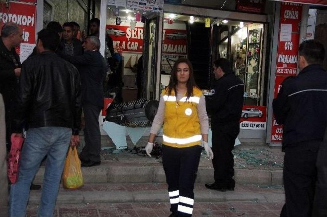 Van&rsquo;da Ara&ccedil; Kiralama Kavgası: 1 Yaralı