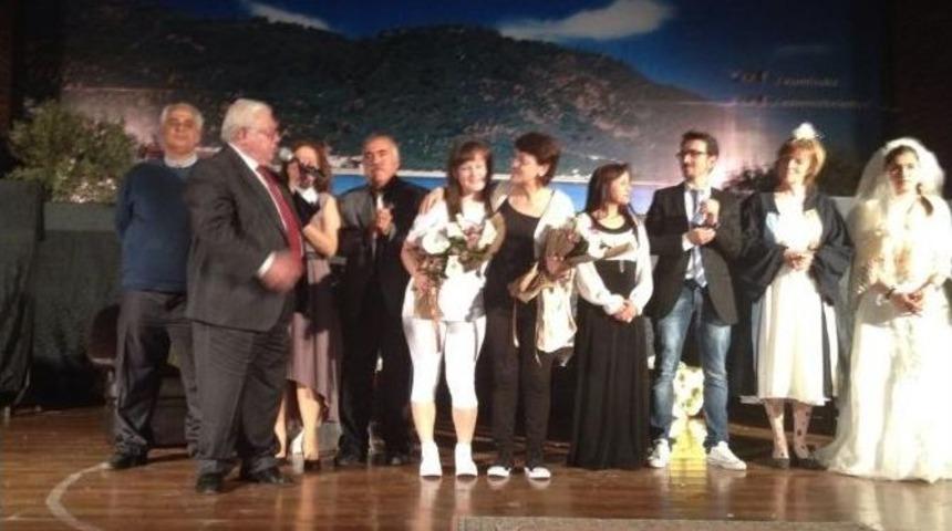 &ldquo;baş Belası&rdquo; Sahne Aldı