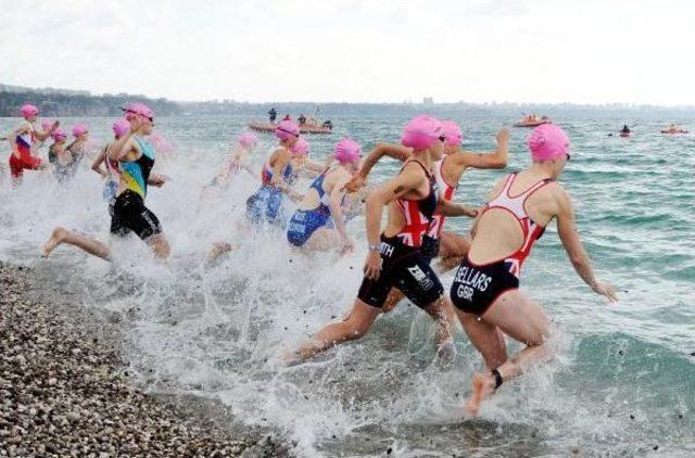 Avrupa Kupası Ve Ulusal Triatlon Yarışları'na Antalya'da Başladı