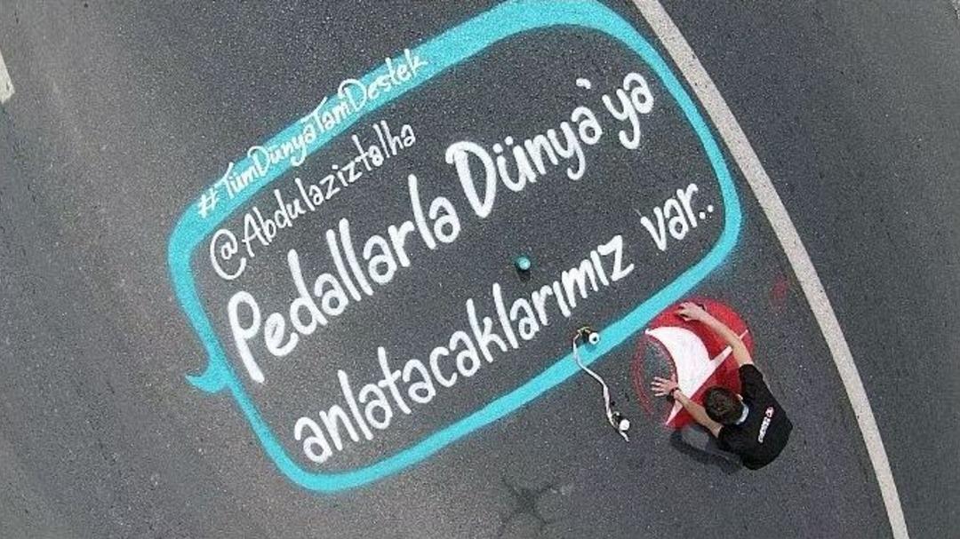 Thy Bisiklet&ccedil;ilere Destek Mesajlarını Yollara Kazıdı