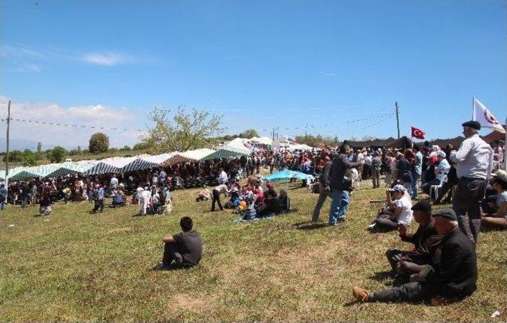 Efe Kıyafetleri Yaylaya Çıkan Bakan Eroğlu Yörüklerden Yoğun İlgi Gördü G1