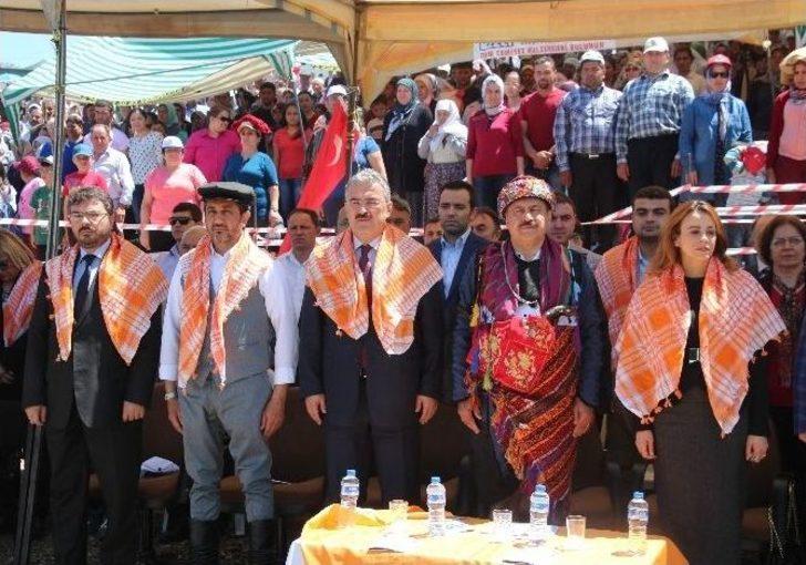 Efe Kıyafetleri Yaylaya Çıkan Bakan Eroğlu Yörüklerden Yoğun İlgi Gördü G2