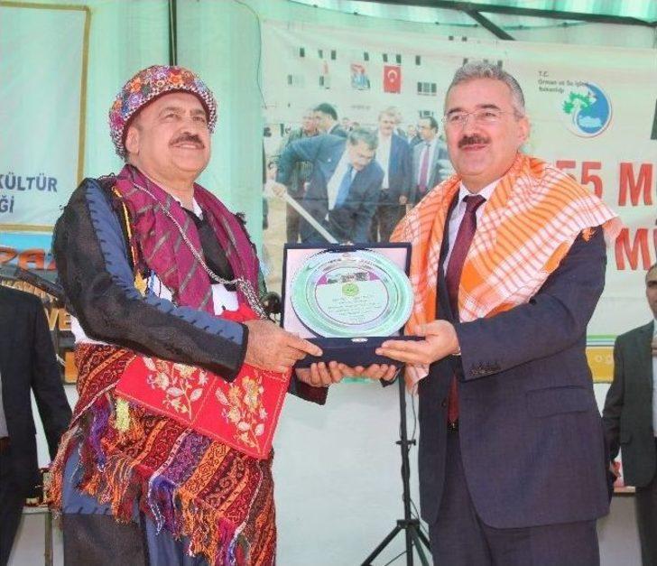 Efe Kıyafetleri Yaylaya Çıkan Bakan Eroğlu Yörüklerden Yoğun İlgi Gördü G3