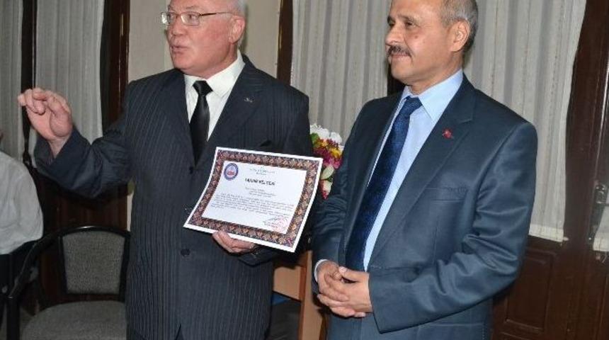 Kaymakam&rsquo;dan Koro Şefine Takdir Belgesi