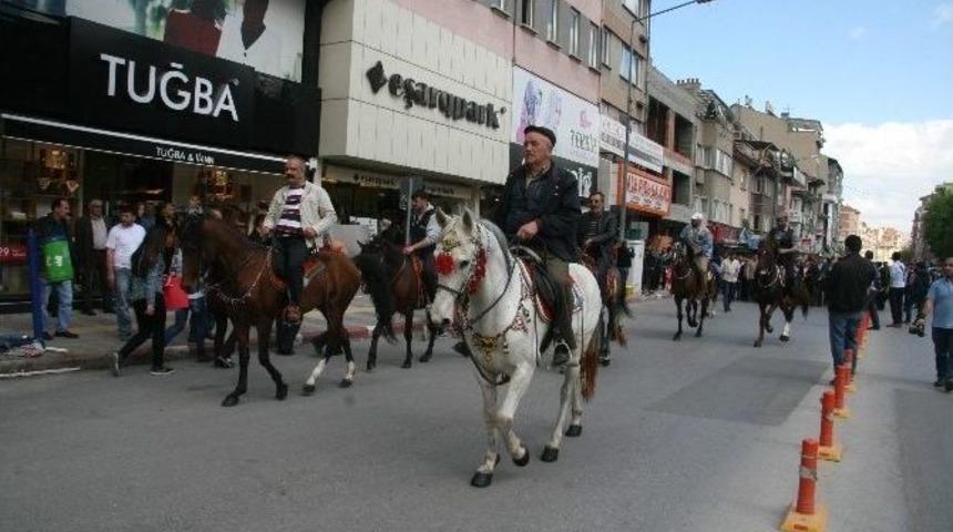 Afyonkarahisar&rsquo;da T&uuml;rk&ccedil;&uuml;l&uuml;k G&uuml;n&uuml; Y&uuml;r&uuml;y&uuml;ş&uuml;