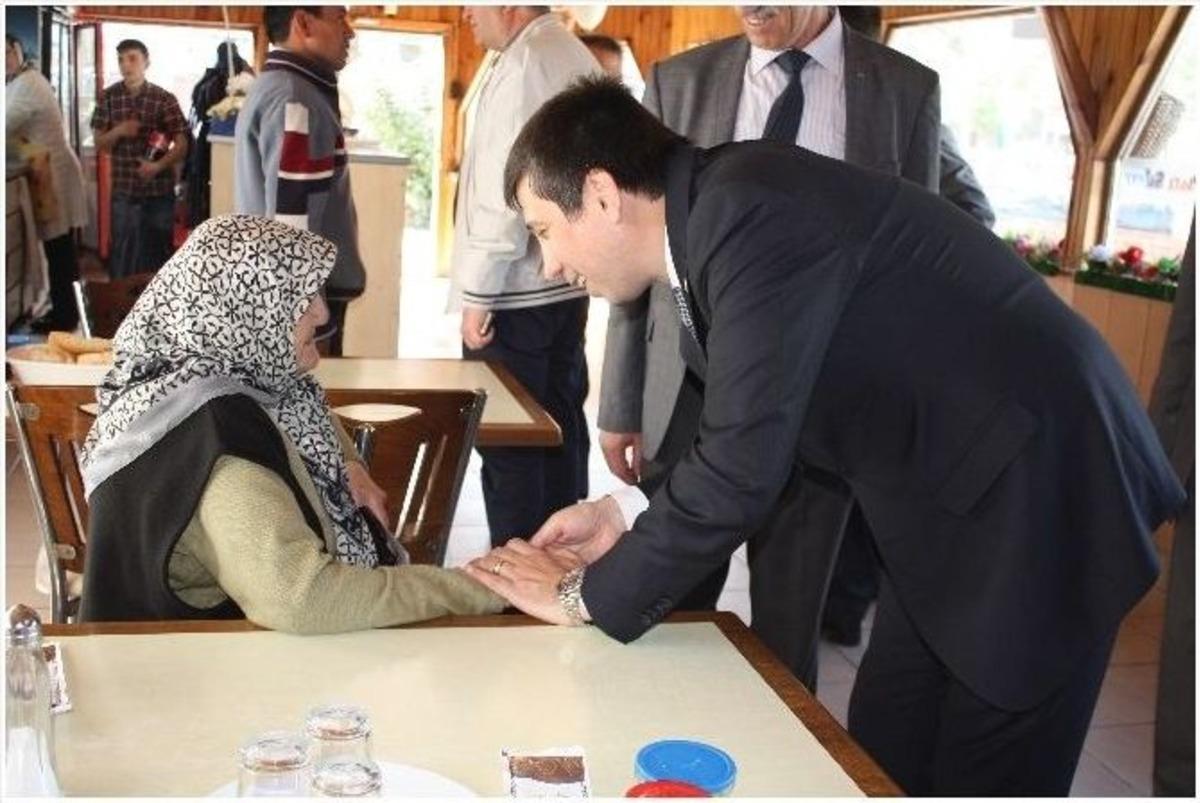 Prof. Dr. Yenid&uuml;nya, Ziyaretlerini S&uuml;rd&uuml;r&uuml;yor