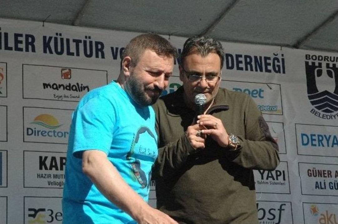 Mesut Yar T&uuml;rk&uuml; S&ouml;yledi Karadenizliler Coştu