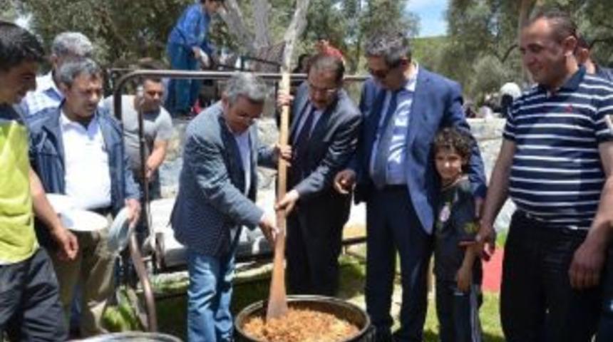 Kuşadası&rsquo;ndaki Hadimliler Pilav G&uuml;n&uuml;nde Buluştu