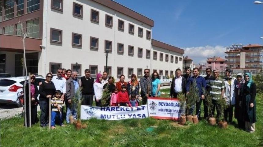 Personel, Hastane Bah&ccedil;esinde Fidan Dikti