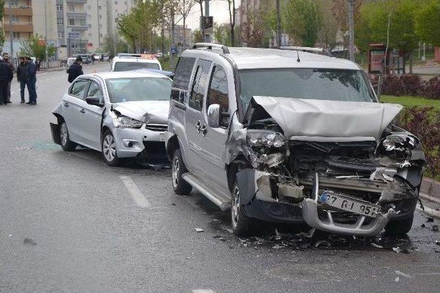 Kayseri&rsquo;de Zincirleme Trafik Kazası: 7 Yaralı 1