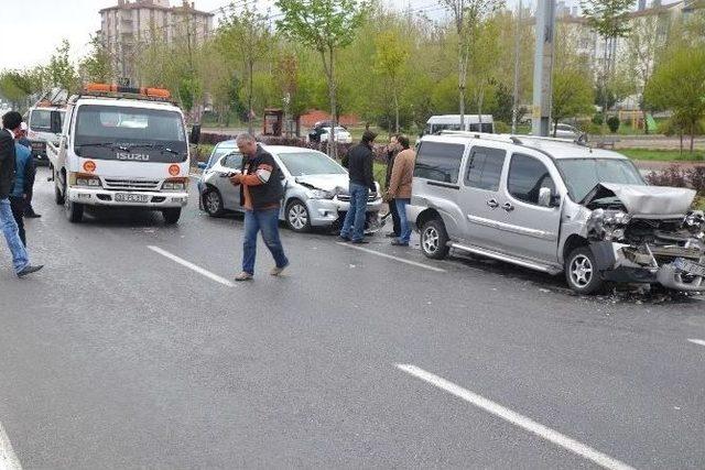 Kayseri&rsquo;de Zincirleme Trafik Kazası: 7 Yaralı 2