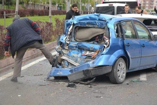 Kayseri&rsquo;de Zincirleme Trafik Kazası: 7 Yaralı 3