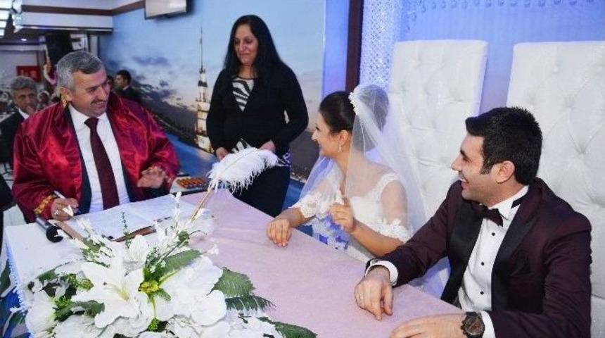 Başkan Baran, K&ouml;rfezliler&rsquo;in Mutluluğuna Ortak Oldu