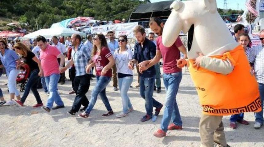 Mesut Yar Ile Mustafa Topaloğlu'nun D&uuml;eti Coşturdu