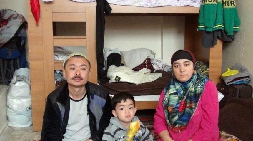 Doğu T&uuml;rkistanlı Aileye Magid Sahip &Ccedil;ıktı