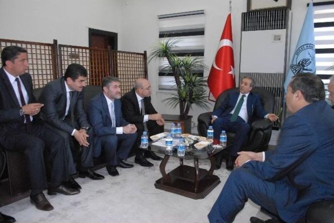 Cumhurbaşkanı Erdoğan&rsquo;ı, Ak Parti Genel Başkan Yardımcıları Ve Bakanlar Karşıladı